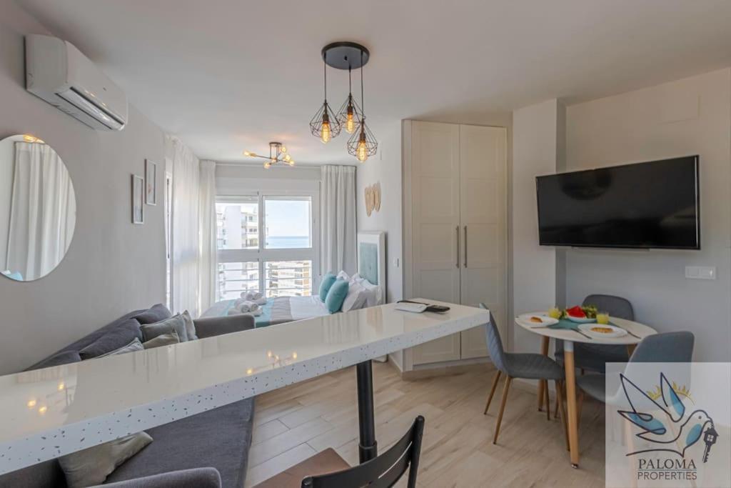 Wonderful Studio Apartment On The Beachfront Benalmádena Exterior foto