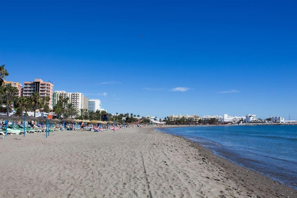 Wonderful Studio Apartment On The Beachfront Benalmádena Exterior foto