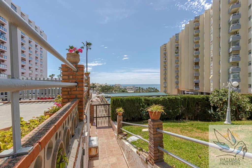 Wonderful Studio Apartment On The Beachfront Benalmádena Exterior foto